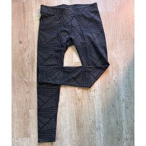 Pact Organic Cotton Leggings With Black Geometric Pattern